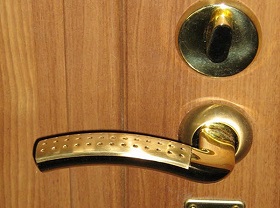 Замена дверной ручки входной двери в Севастополе