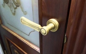 Установка дверной ручки в Севастополе